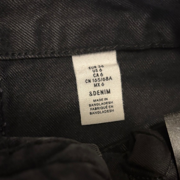 Elegant Black Denim Pencil Skirt - Picture 3 of 4